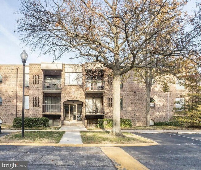 Building Photo - 9 Silverwood Cir