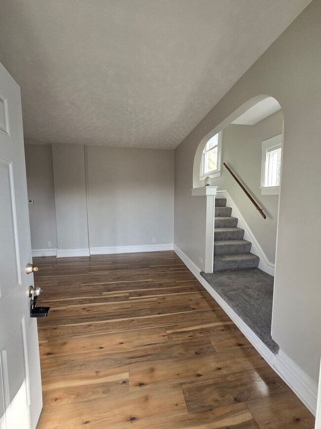 Building Photo - 4 BEDROOM SINGLE FAMILY HOME