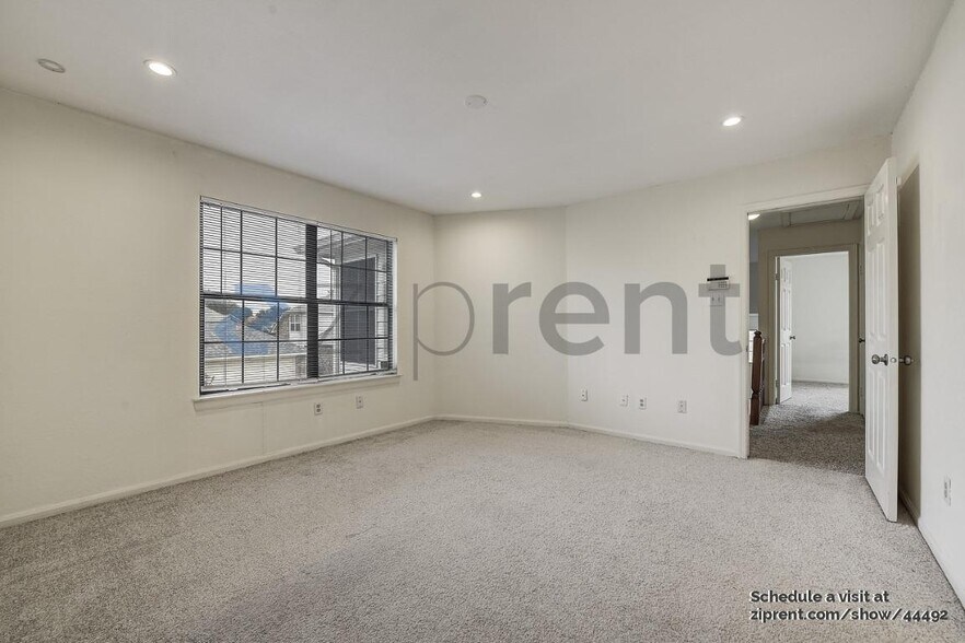 Building Photo - 1929 Pinecrest Dr