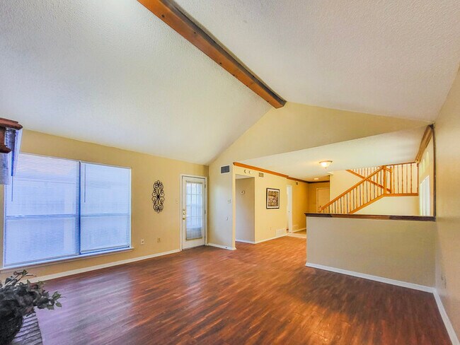 Building Photo - Arlington 2 bedroom Townhome with garage and yard! Must see! Schedule tour today!