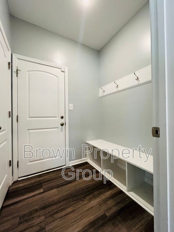 Building Photo - 2165 Stonewash Dr