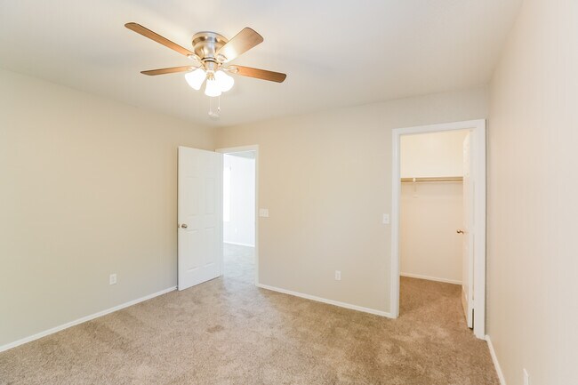 Building Photo - 11219 W Garfield St