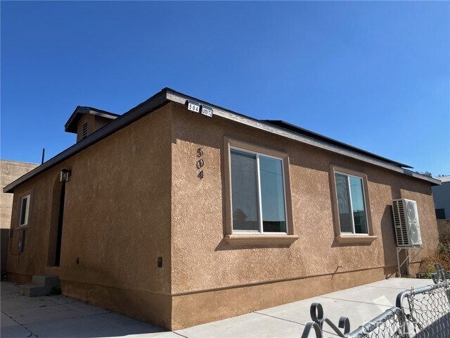 Building Photo - 504 E Stuart Ave