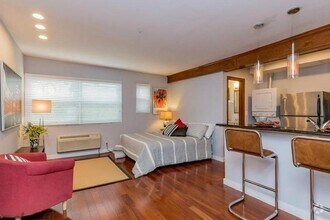 Building Photo - Charming Studio Condo in Shaw!