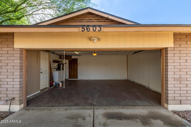 Building Photo - 5603 W Greenbriar Dr