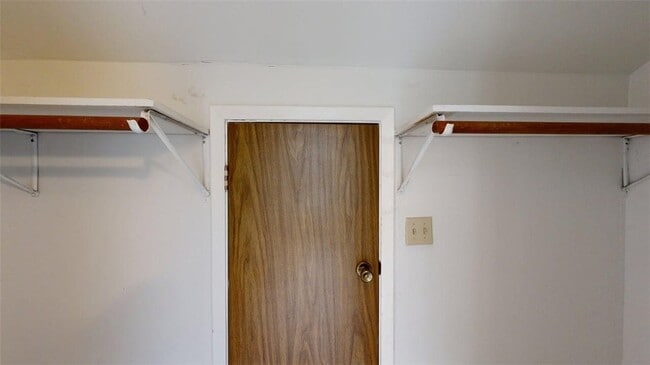 Building Photo - 1002 Hardwood Ln