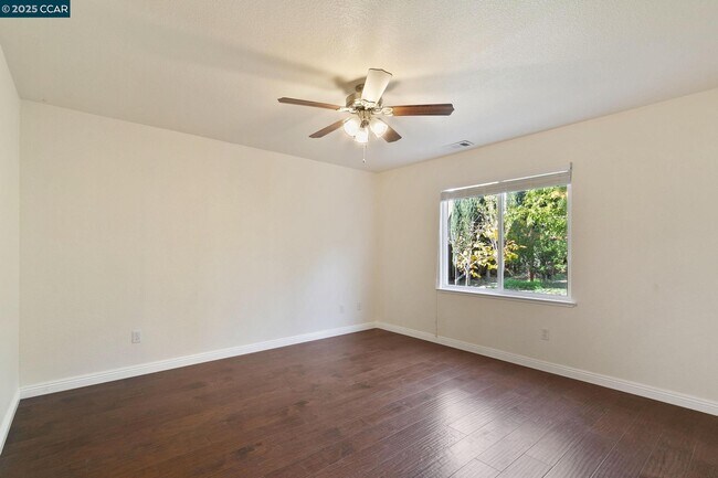 Building Photo - 732 Antiquity Dr