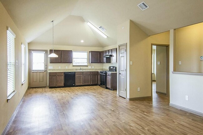 Building Photo - 5815 S Brenwood Dr