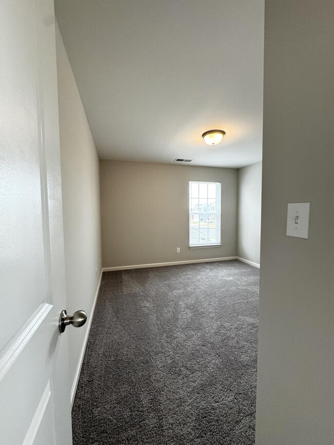 Building Photo - 224 Ivy Grn Pl