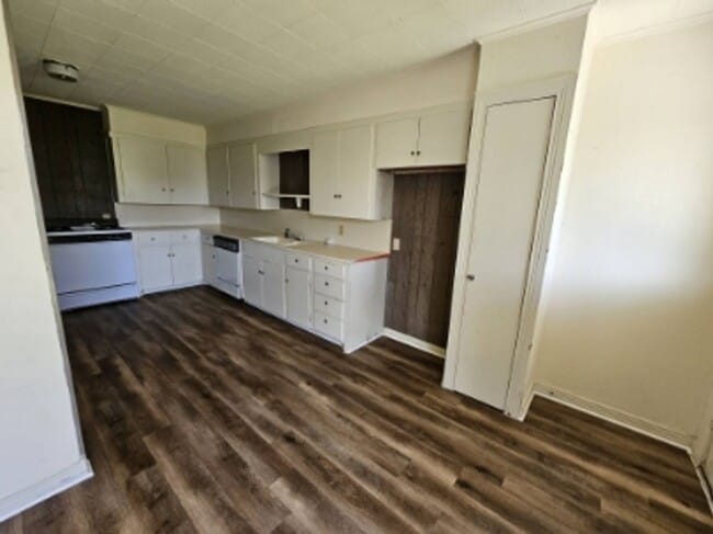 Building Photo - 2307 Holsum Cir