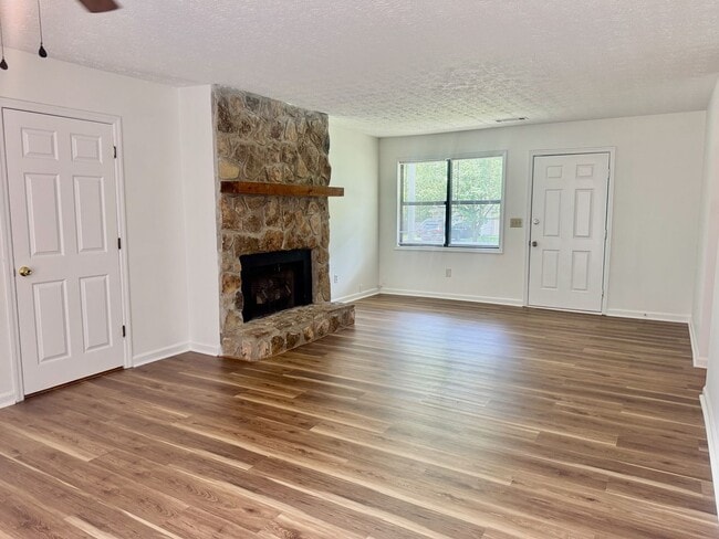 Building Photo - Corner Lot - Ranch home in Powder Springs!