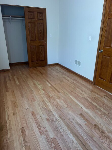 Building Photo - 2423 N Lotus Ave