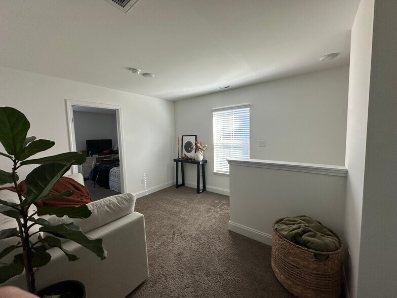 Building Photo - 1615 Mountain Quail Cir