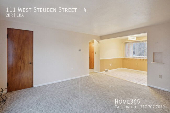 Building Photo - Cozy Urban Living: Charming 2 Bedroom Unit...