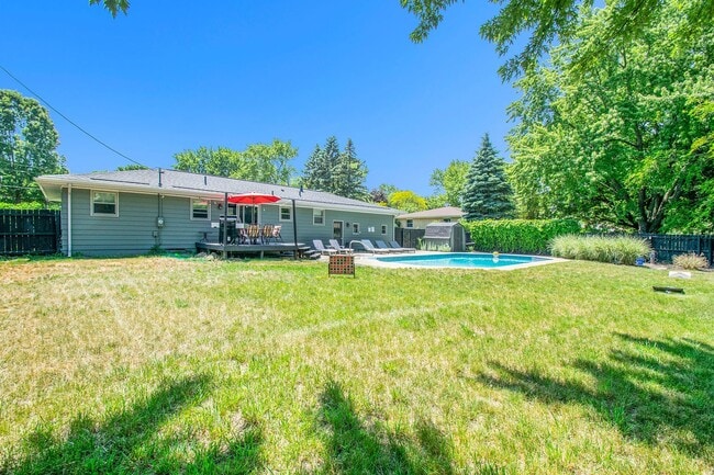 Building Photo - 4 Bedroom 1.5 Bath