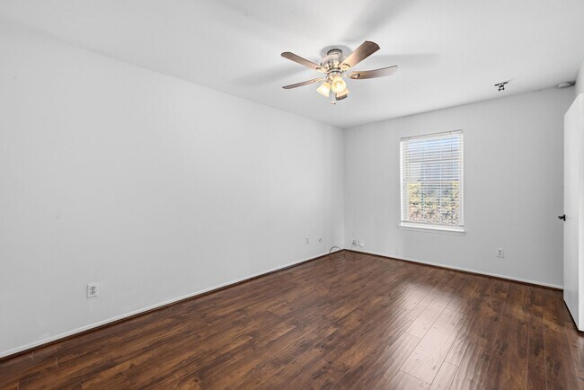 Building Photo - 5534 Beverly Hill St