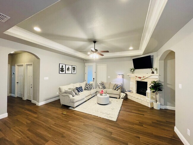 Building Photo - 14 Cornwall Dr