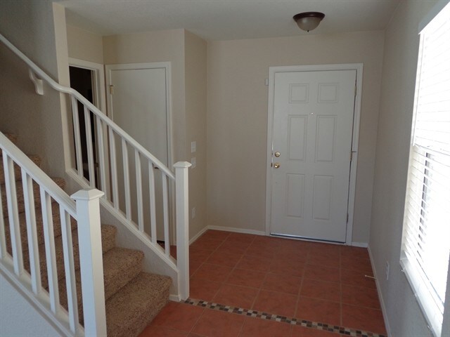 Building Photo - 6913 S Goshawk Dr