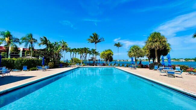 Building Photo - 107 Half Moon Cir