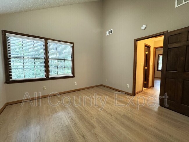 Building Photo - 1302 Colony Dr