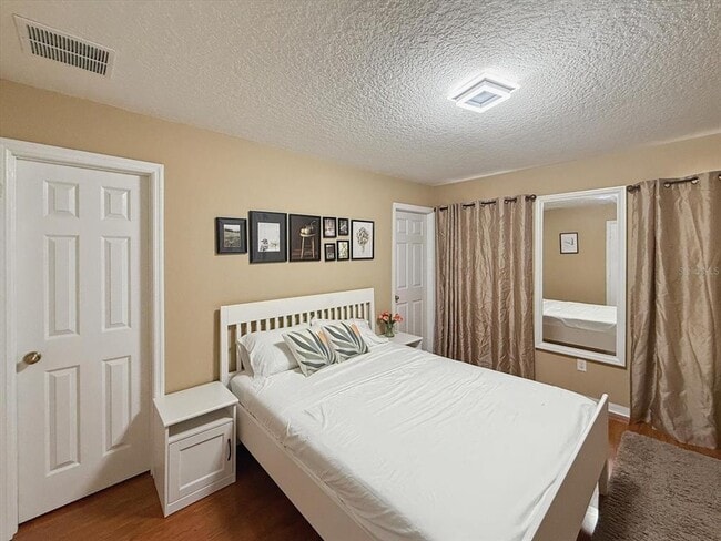 Building Photo - 1302 S Beach Cir