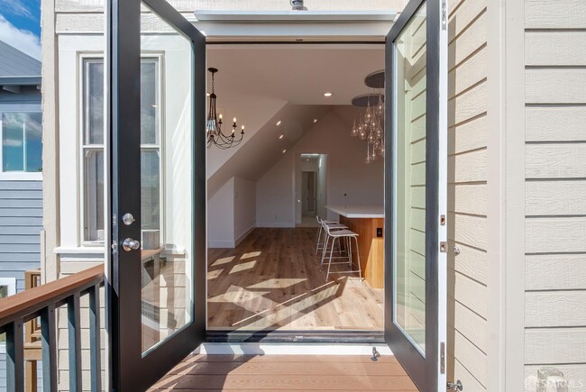 Building Photo - 60 Carmelita St