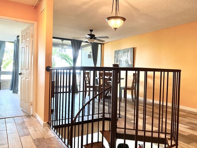 Building Photo - 3 bed / 3 bath furnished condo with ocean views!