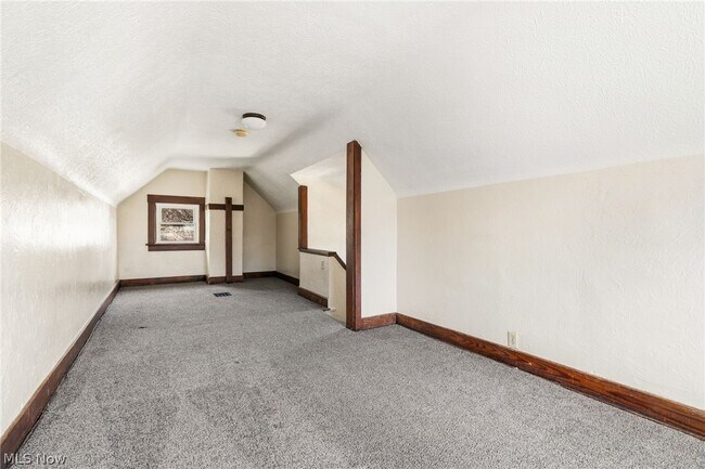 Building Photo - 488 Alexander St