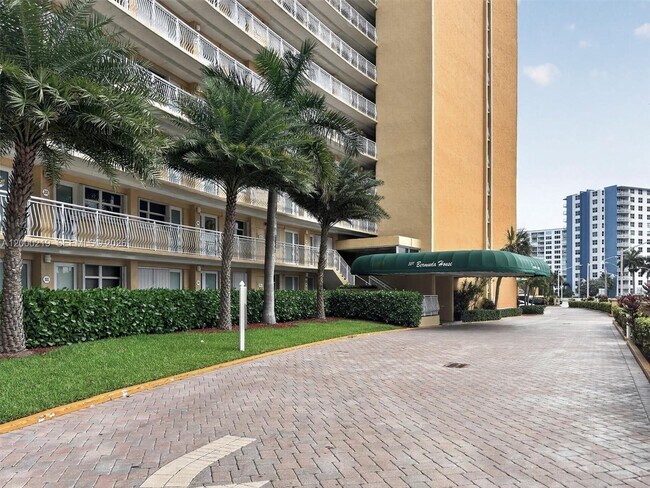 Building Photo - 328 N Ocean Blvd