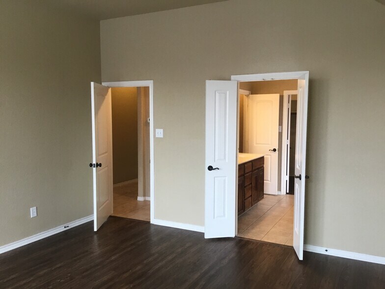 Building Photo - 4112 Chloe Ln