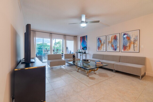 Building Photo - 3200 N Palm Aire Dr