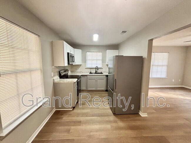 Building Photo - 4520 Limit St