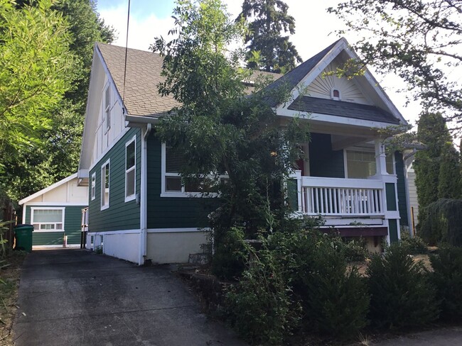 Building Photo - SPECTACULAR SELLWOOD