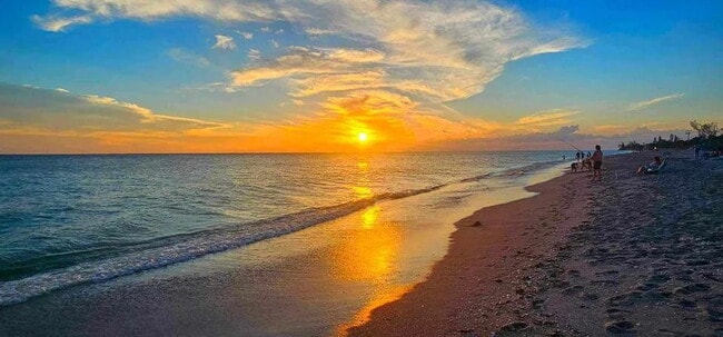 Building Photo - Beach Island Home! Manasota Key! Beach access across the street.