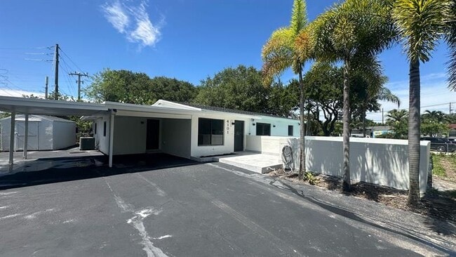 Building Photo - 4101 SW 48th Ct