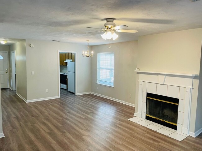 Building Photo - Townhouse off Hartsfield Road-$500 off first months rent!