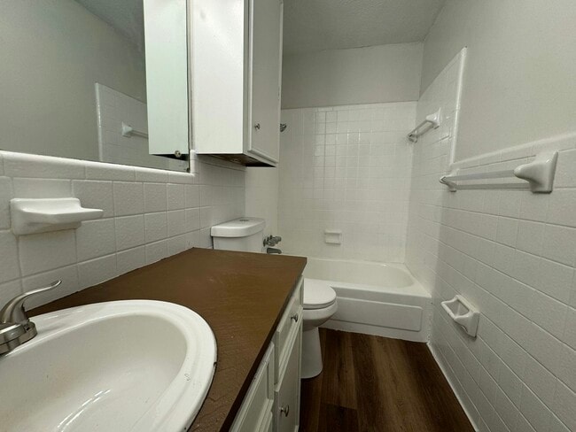 Building Photo - 2235 Scanlon Dr