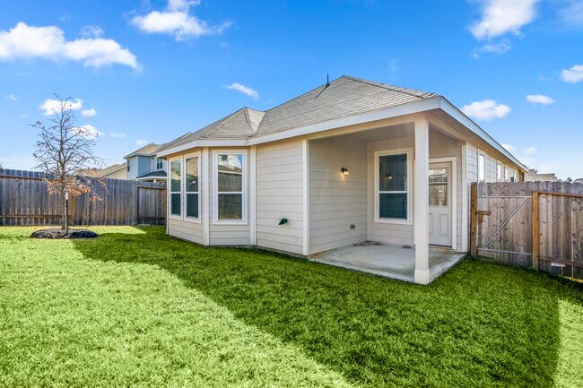 Building Photo - 2816 Madison Dr