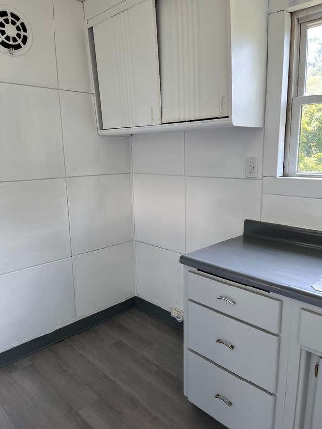 Building Photo - Two Bedroom Single Family Home