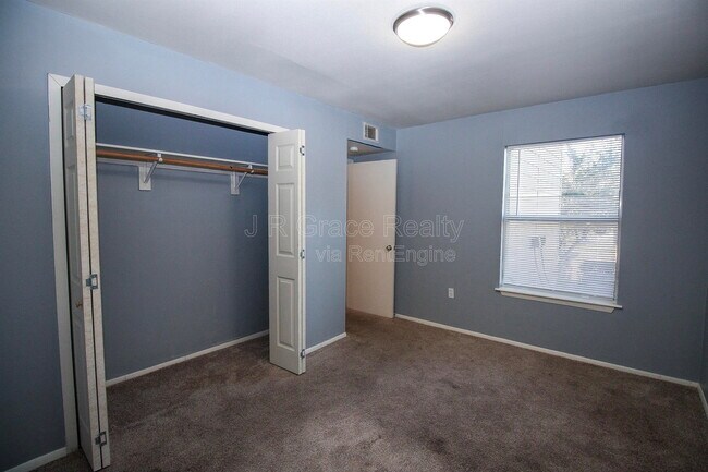 Building Photo - 1500 Lake Shore Dr