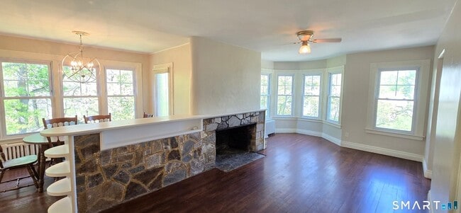 Building Photo - 40 Maple Grove Ave