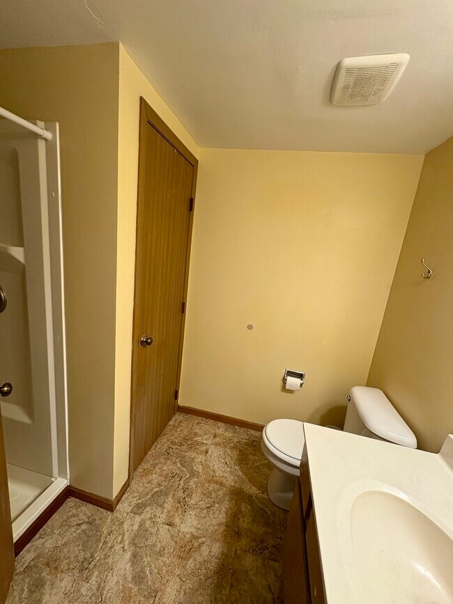 Building Photo - 313 Linden Dr
