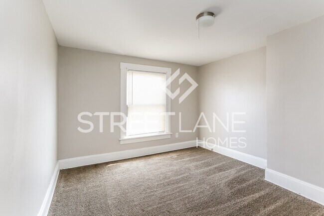 Building Photo - Charming 3 Bedroom in Columbus!