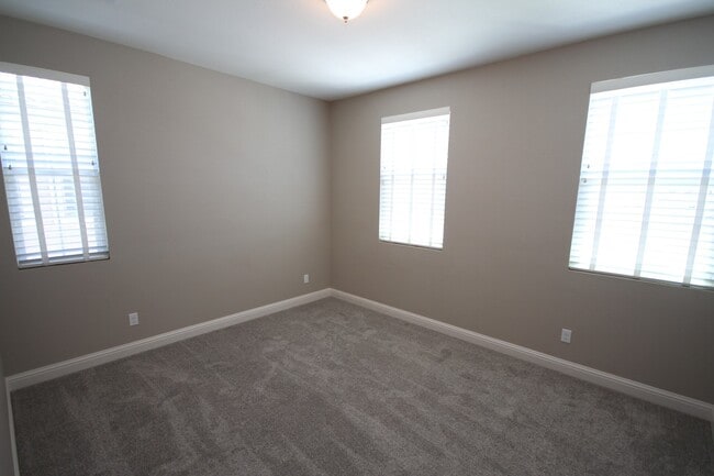 Building Photo - 4BR| 3.5 BA | 1936 SF | Two Story | Tenant Pays $190 monthly for WS&G