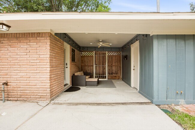 Building Photo - 5238 Kinglet St