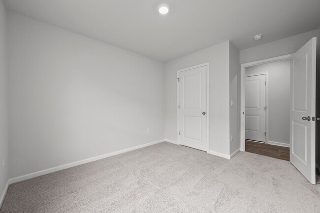 Building Photo - 2098 Course Ln