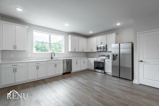 Building Photo - 5675 Sofias Cir