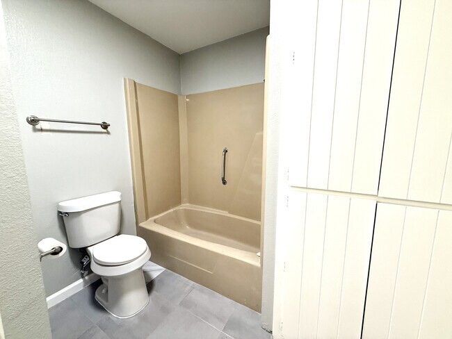 Building Photo - 39 Melody Ln