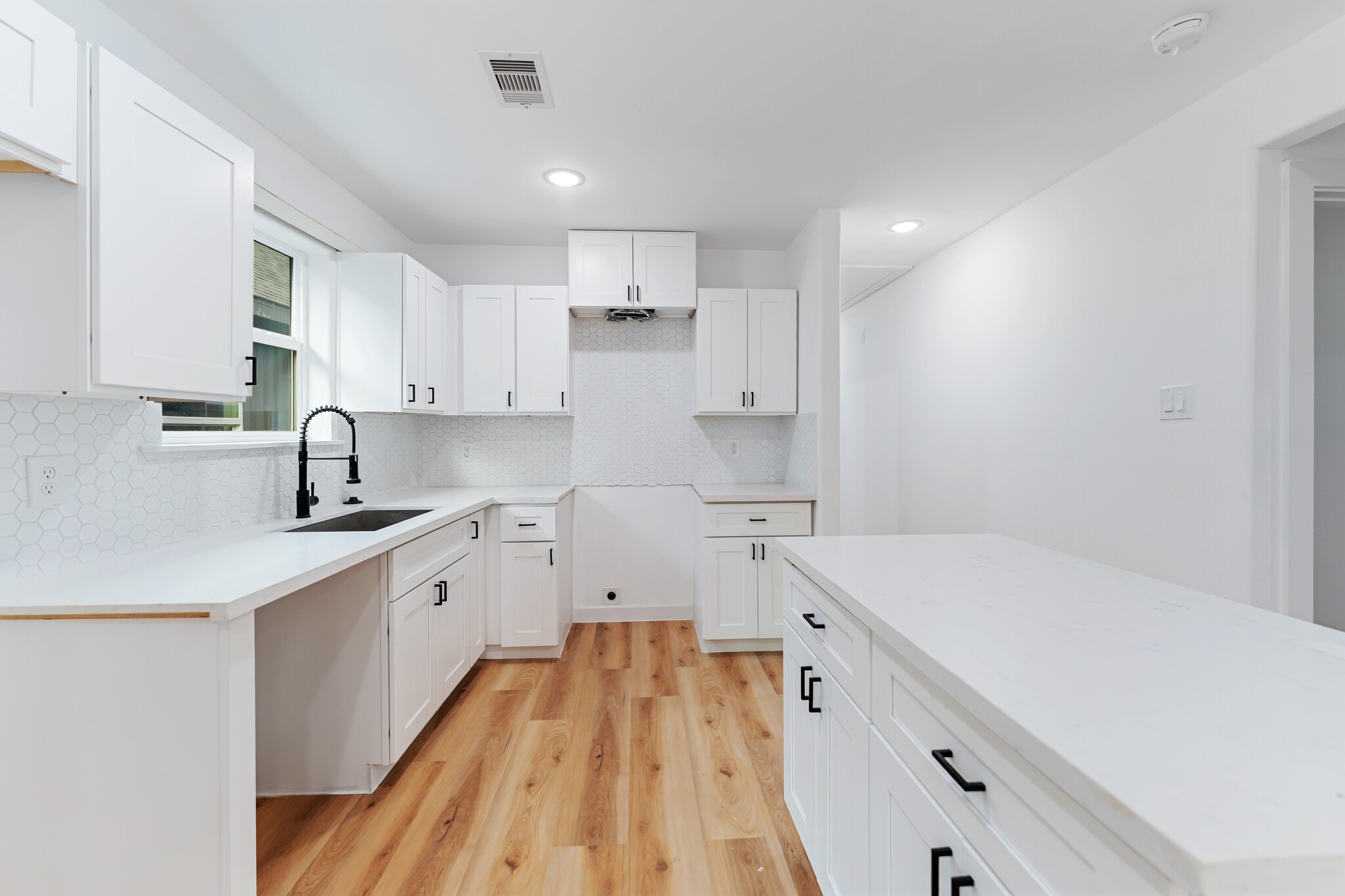 Building Photo - 9318 Firnat St