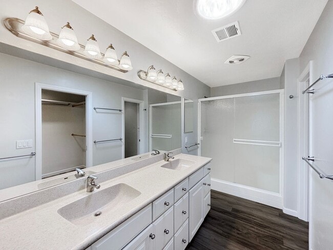 Building Photo - Beautiful 3BD/2BA House in Clairemont W/ W...